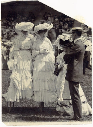 Photograph of an unidentified group, probably at horse races