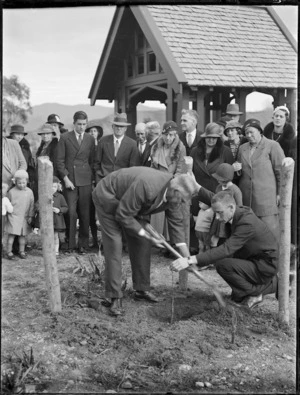 Frederick Matthews planting a tree at Saint Saviour's Anglican Church grounds in Kaitaia