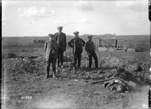 New Zealand journalists on the battlefield at Haplincourt, World War I