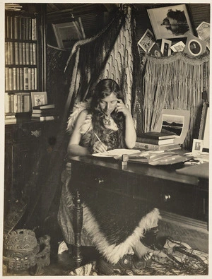 Makereti in her whare Tukiterangi, Whakarewarewa