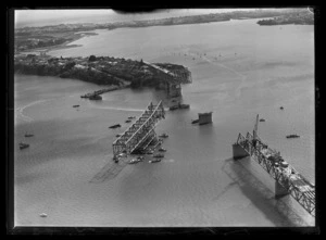 Auckland Harbour Bridge, Waitemata Harbour