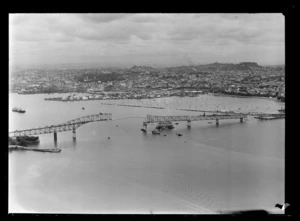 Auckland Harbour Bridge, Waitemata Harbour