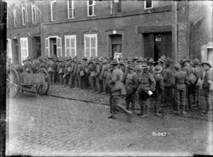 A queue outside the army canteen in Beauvois, France, World War I