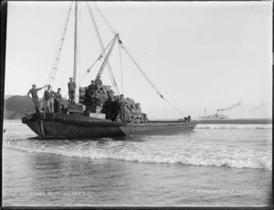Barge laden with kauri gum, Ahipara