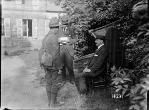 Sir Joseph Ward talking with a New Zealand soldier, Authie, France