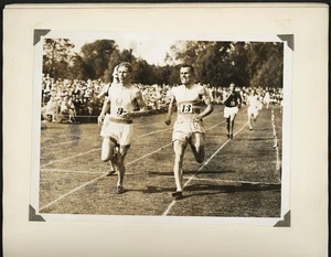 Photograph of Jack Lovelock winning his heat of the half-mile at the 1936 Southern Championships