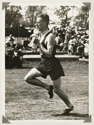 Photograph of Sydney Wooderson running in the 1936 Southern Championships mile