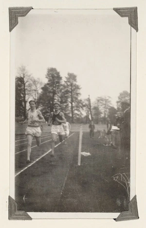 Photograph of Jack lovelock winning the 880 yards at an athletics meeting