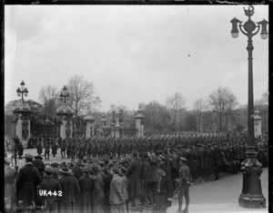 New Zealand troops march past Buckingham Palace gates after World War I