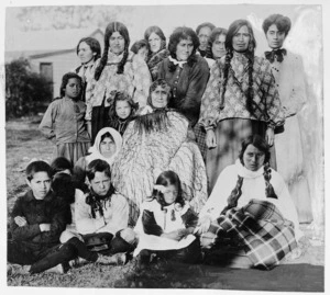 Unidentified Maori women and children, at an unidentified location