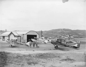 De Havilland Gipsy Moths and an Avro Avian outside a hangar at Wellington Airport
