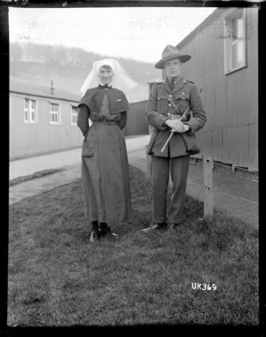 New Zealand officer and nursing matron in England, World War I
