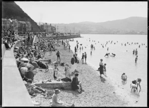 Beach scene, Oriental Bay, Wellington