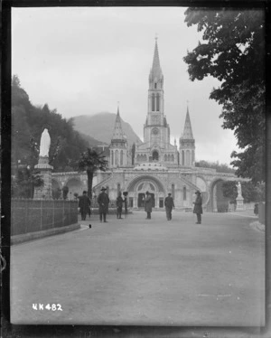 World War I New Zealand soldiers in front of Lourdes chapel,France