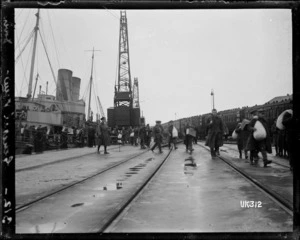 World War I troops disembarking from a ship at Dover
