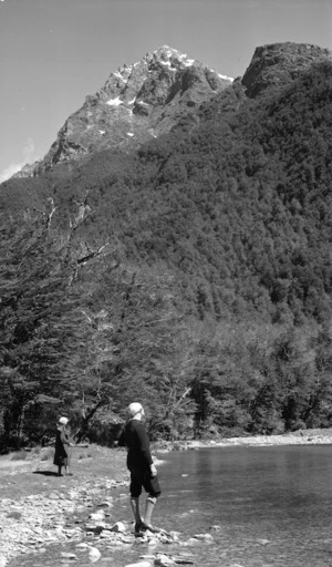 River and mountains, Route Burn region