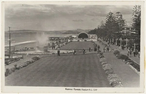 View of Marine Parade, Napier, looking toward the soundshell