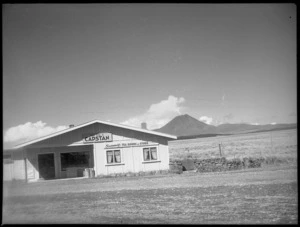 Summit tea rooms and store, with Mt Ngauruhoe