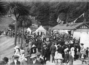 Crowd at the Easter Carnival, Newtown Park, Wellington, 1913