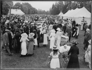 Crowd at a rose carnival, The Domain, Christchurch