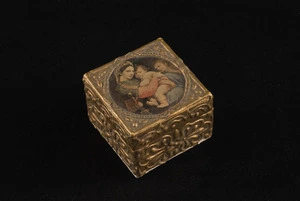 Mansfield, Katherine 1888-1923 (Collector) :[Ornamental square Italian box, with replica of Raphael's Madonna. Early 20th century?]