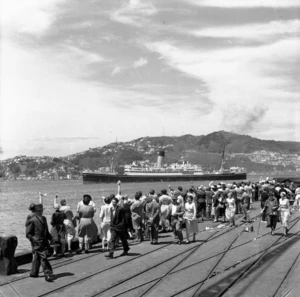 Ship "Mataroa" sails from Wellington