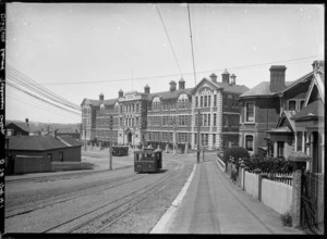 Street scene, Dunedin, with King Edward Technical College