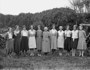 Photograph of women members of the McKinnon family, Kaitaia