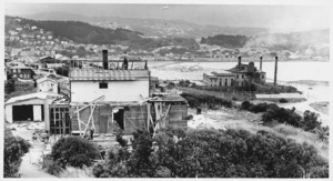 Demolition of wooden house in Rongotai Terrace, Wellington