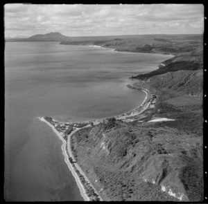 View over Mission Bay and Jellicoe Point with the settlement of Motutere Bay and State Highway 1 north on the eastern side of Lake Taupo