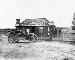A Ford motor car outside the Rangitaiki Hotel during the first motor trip from Wellington to Auckland - Photograph taken by E Gillings
