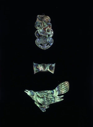 Artists unknown :[Carved paua brooches made by Italian internees on Somes Island. 1940-1945].