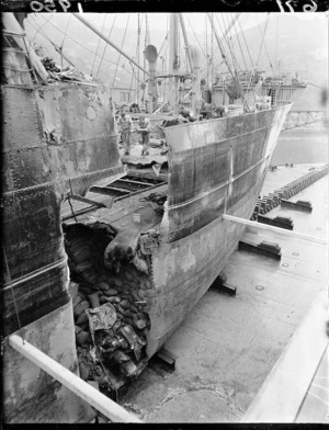 Damaged ship Waipiata