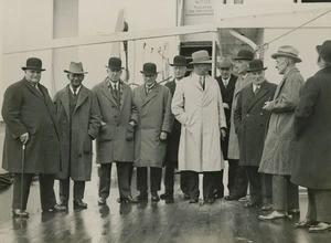 Gordon Coates, being welcomed home to Wellington by members of the cabinet, after his return from the Imperial Economic Conference in Ottawa, Canada
