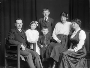 Thomas Cuddie Brash and family