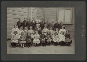 Group photograph of Mary Richmond and the children in her school
