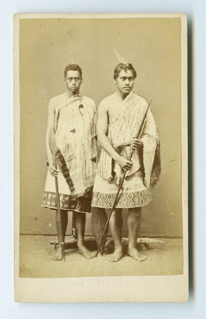 American Photo Company (Auckland) fl 1870s : [Maori portrait group - Men]