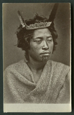 American Photo Company (Auckland) fl 1870s : [Maori portrait group - Woman]