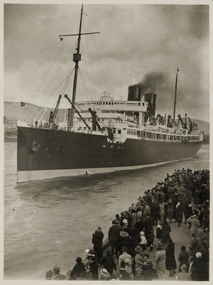 The Monowai leaving an unidentified port - Photograph taken by Edward Thomas Robson