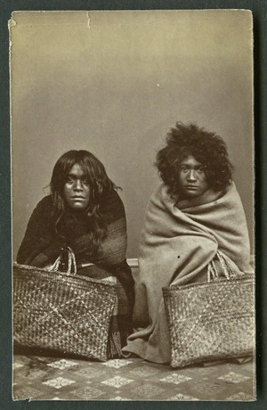 American Photo Company (Auckland) fl 1870s : [Maori portrait group - Women]