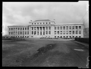 Front view of Wellington High School's main building