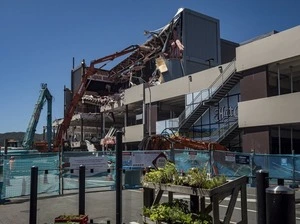 Demolition of the earthquake damaged Queensgate Cinema, Hutt Central, Wellington