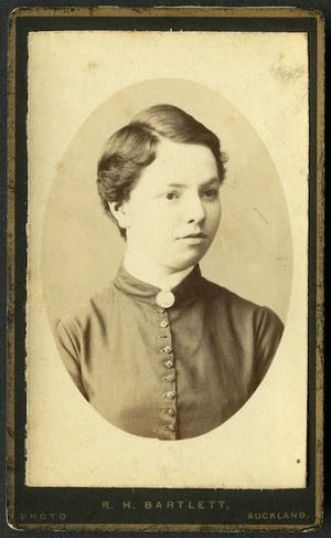 Bartlett, Robert Henry fl Auckland 1875-1880 : [Unidentified woman]