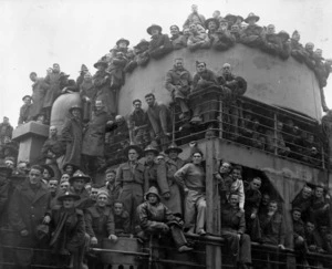 Returning 2nd NZEF soldiers on furlough
