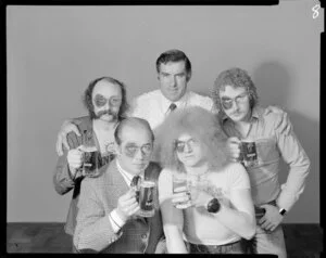 Colin Meads with men drinking beer with black eyes