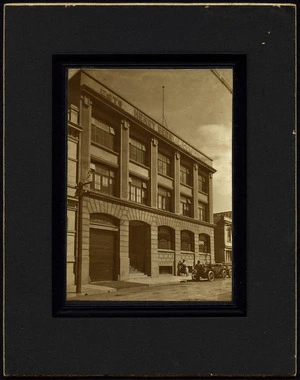 Fryer, Joan :Photograph of Henry Berry & Coy building Wellington