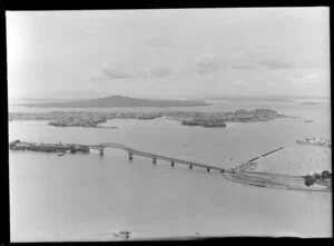 Auckland Harbour Bridge, with Ngataringa Bay