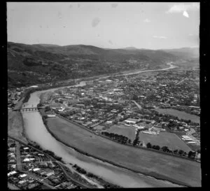 Hutt City, showing Hutt River with stopbanks