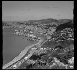 Road and rail approaches to Wellington City, before Wellington Motorway construction, with Port area