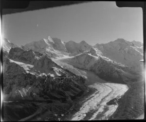 Mt Cook Air Services, Cessna aircraft flying over Hochstetter Icefall